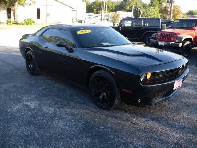 Dodge Challenger Vehicle Full-screen Gallery Image 02