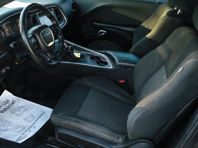 Dodge Challenger Vehicle Full-screen Gallery Image 04