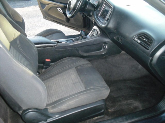 Dodge Challenger Vehicle Full-screen Gallery Image 05