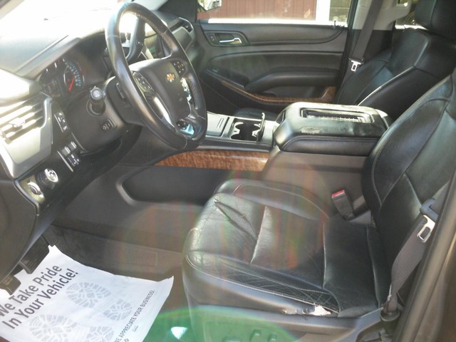 Chevrolet Suburban Vehicle Full-screen Gallery Image 04