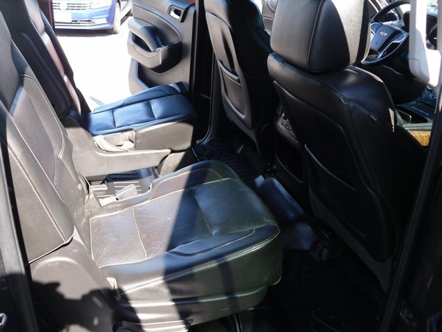 Chevrolet Suburban Vehicle Full-screen Gallery Image 06
