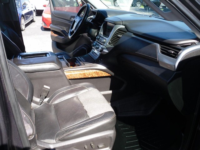 Chevrolet Suburban Vehicle Full-screen Gallery Image 07
