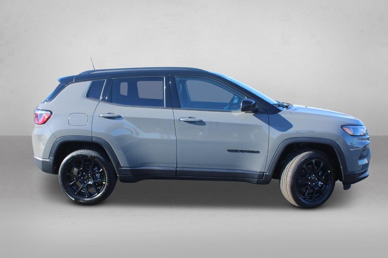 Jeep Compass Vehicle Image 02