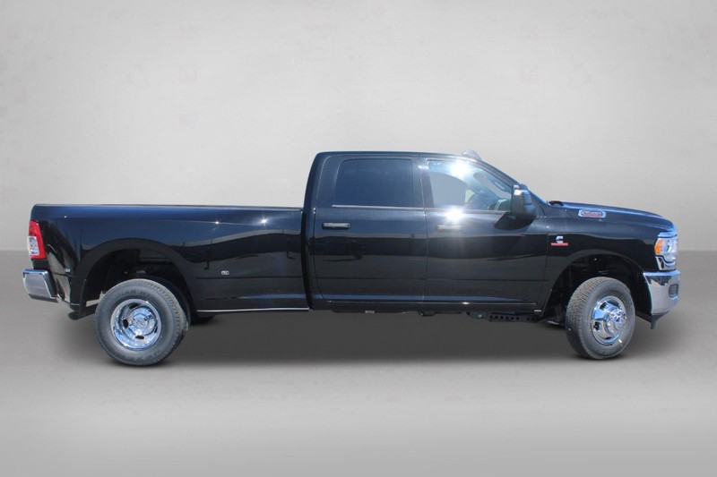 Ram 3500 Vehicle Image 02