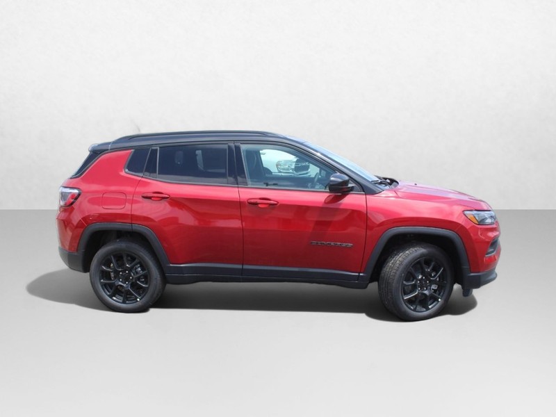 Jeep Compass Vehicle Image 02