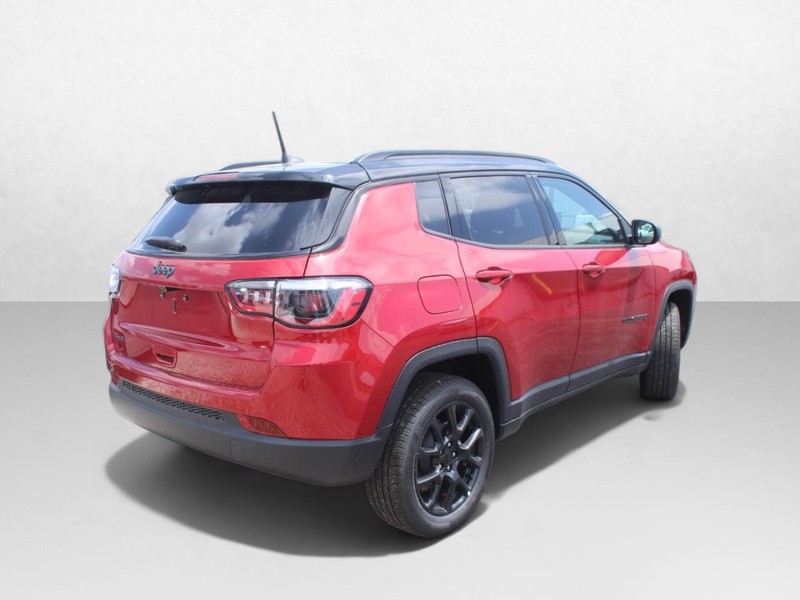 Jeep Compass Vehicle Image 03