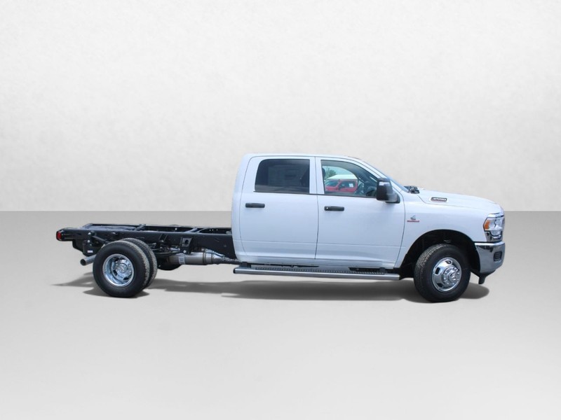 Ram 3500 Chassis Cab Vehicle Image 02