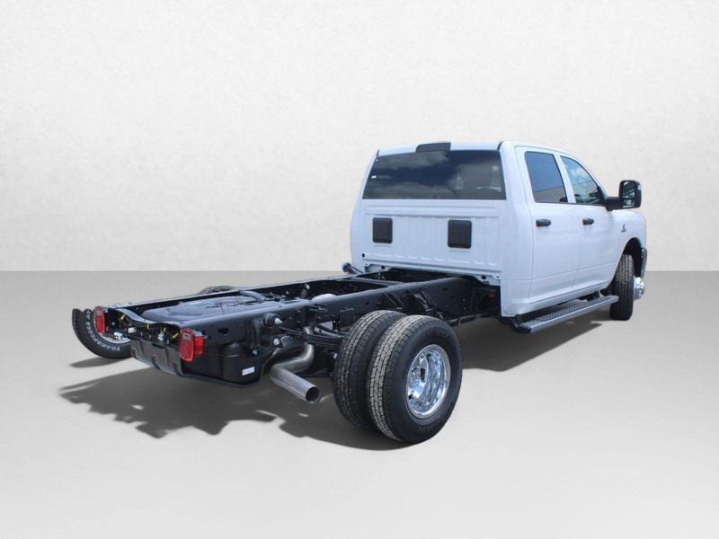 Ram 3500 Chassis Cab Vehicle Image 03