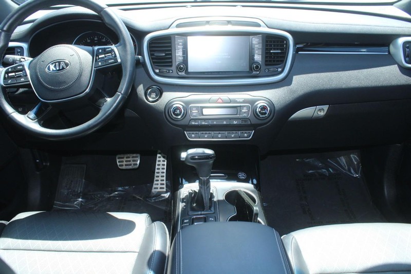 Kia Sorento Vehicle Image 13