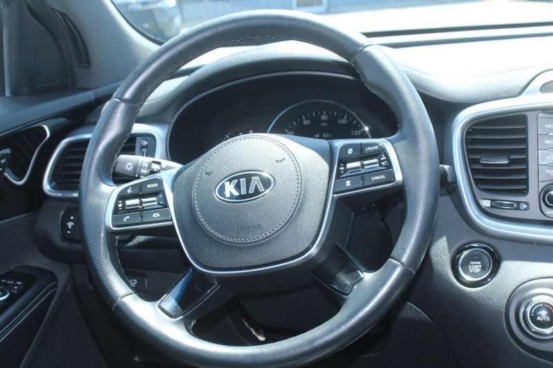 Kia Sorento Vehicle Image 14