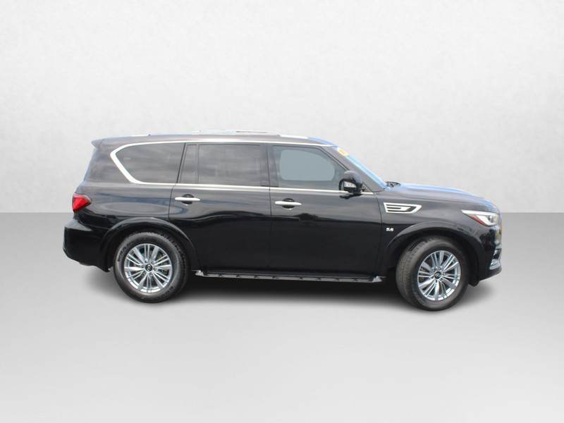 INFINITI QX80 Vehicle Image 02