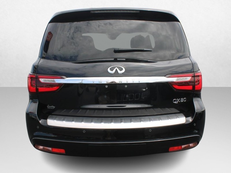 INFINITI QX80 Vehicle Image 04