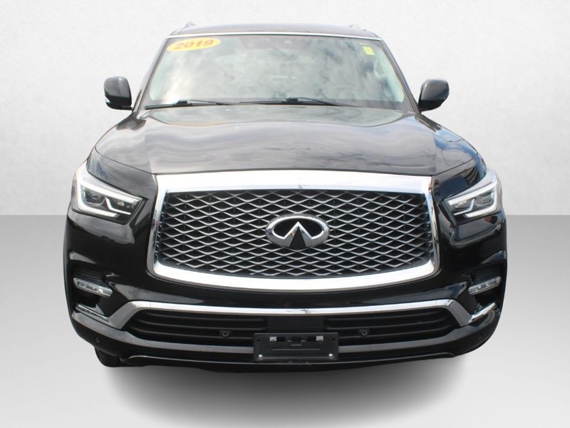 INFINITI QX80 Vehicle Image 10