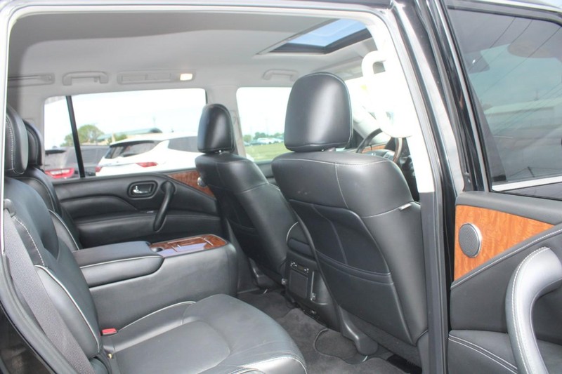 INFINITI QX80 Vehicle Image 12