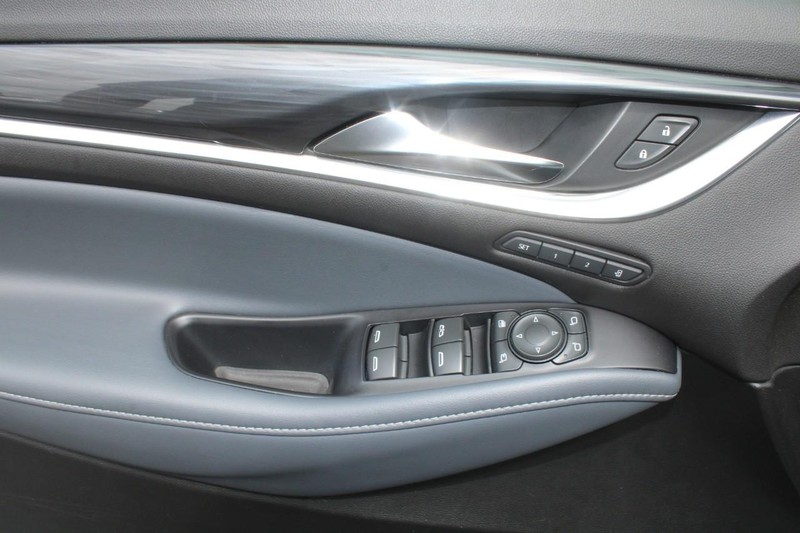 Buick Enclave Vehicle Image 09