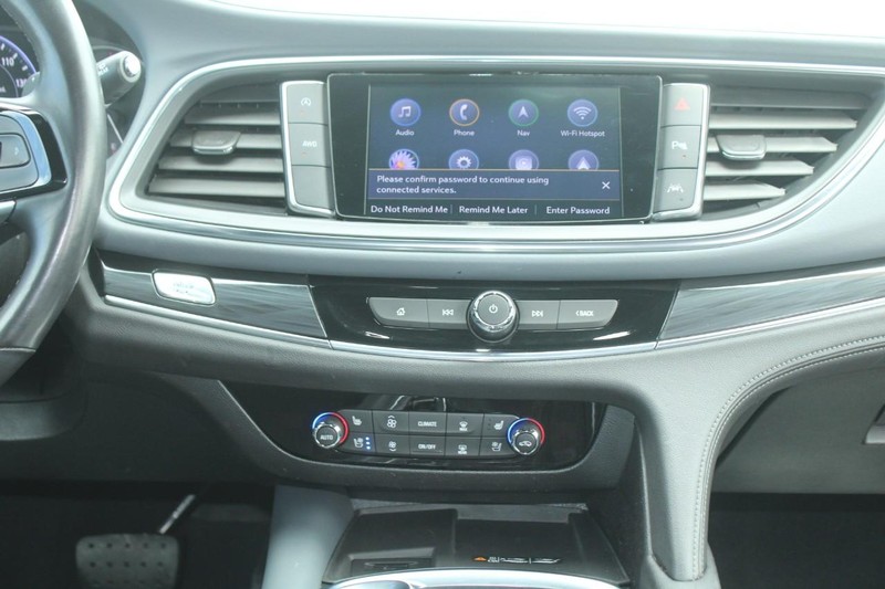 Buick Enclave Vehicle Image 15