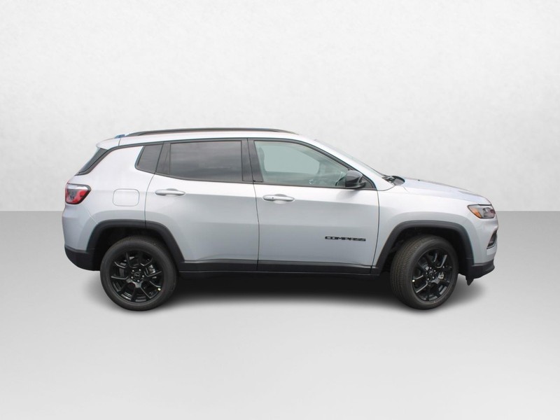 Jeep Compass Vehicle Image 02