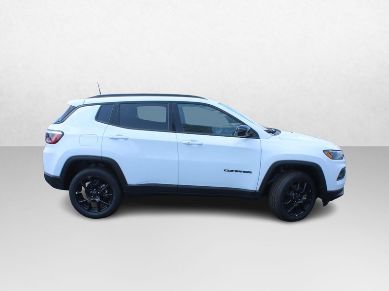 Jeep Compass Vehicle Image 02