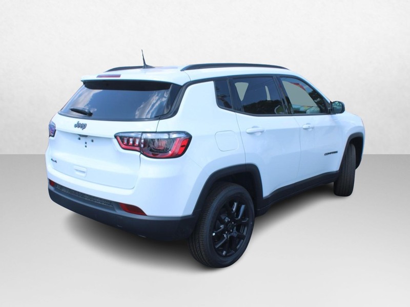 Jeep Compass Vehicle Image 03