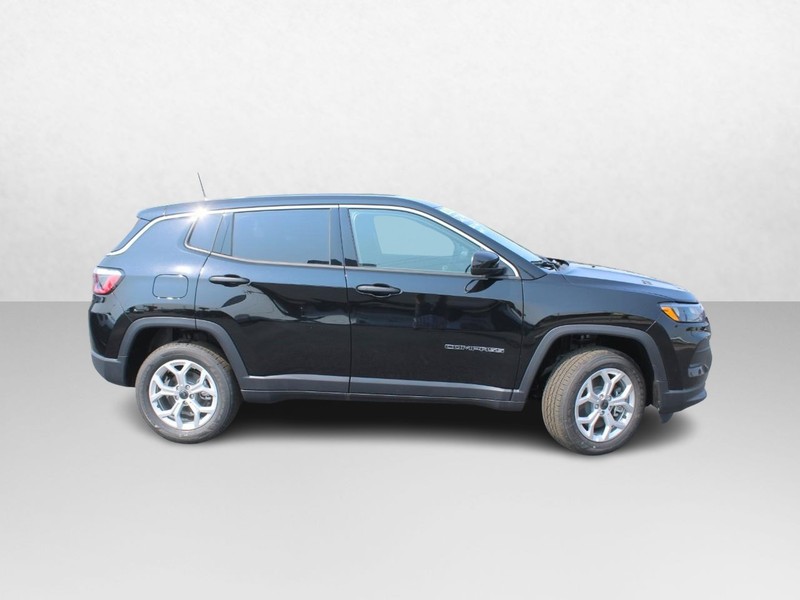 Jeep Compass Vehicle Image 02