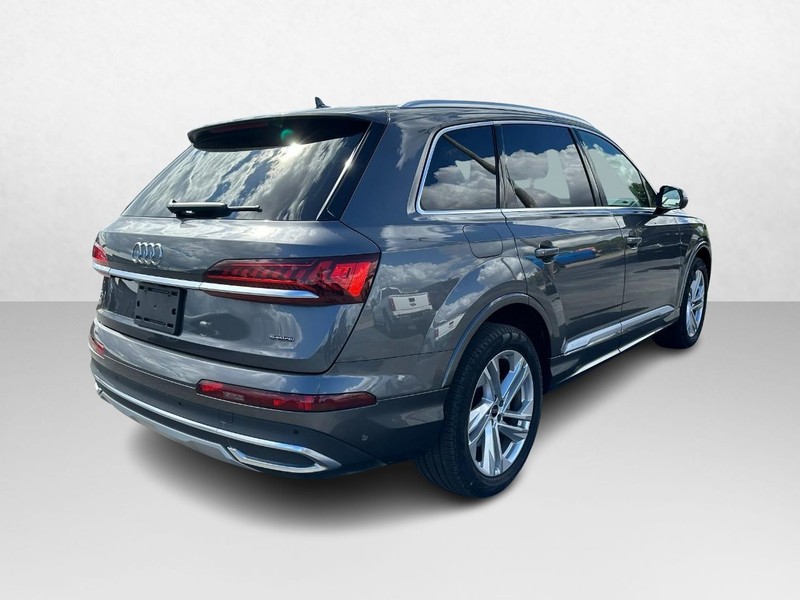 Audi Q7 Vehicle Image 03