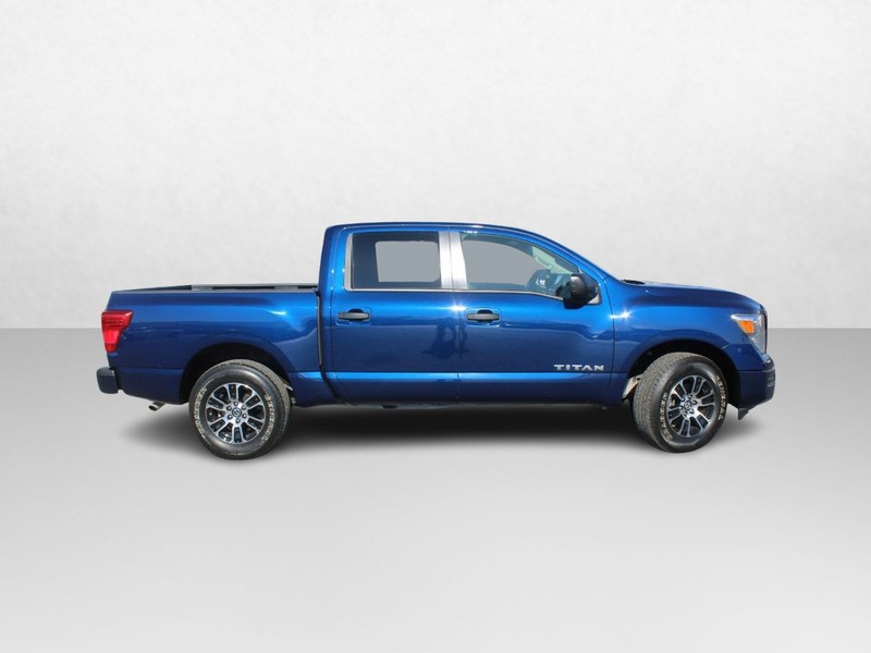 Nissan Titan Vehicle Image 02