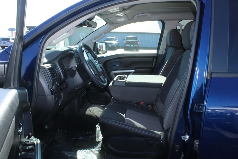 Nissan Titan Vehicle Image 08