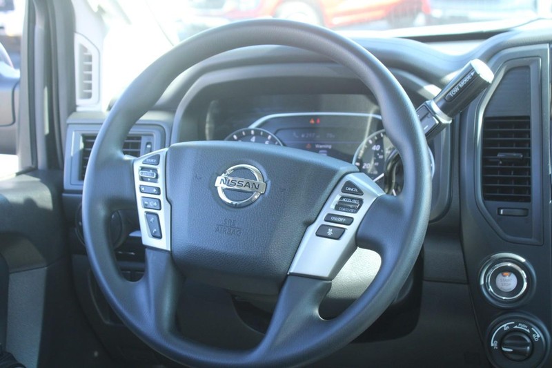 Nissan Titan Vehicle Image 14