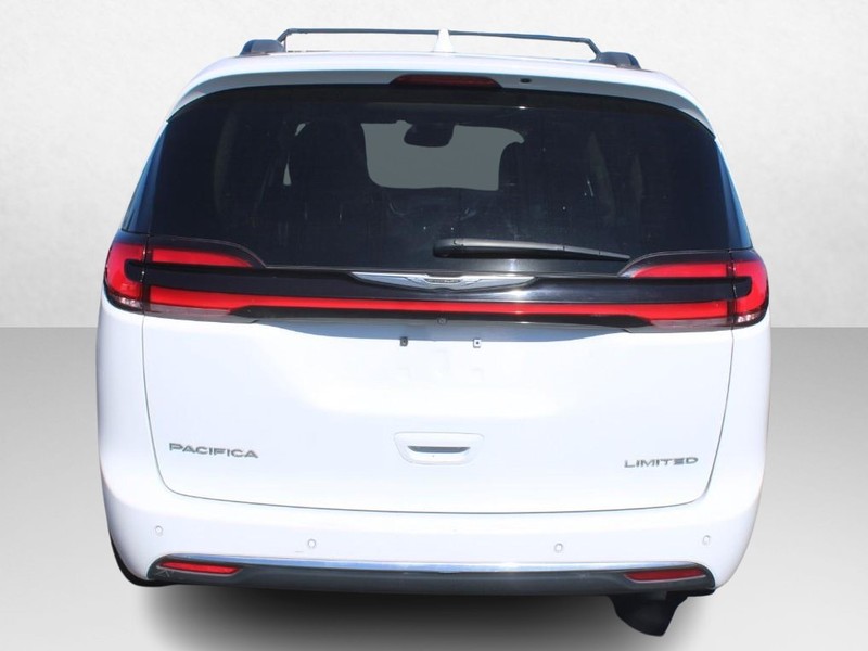 Chrysler Pacifica Vehicle Image 04