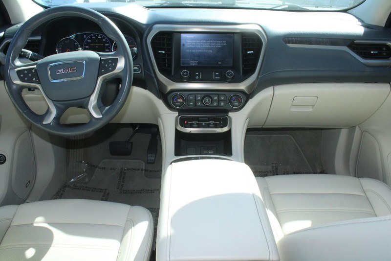 GMC Acadia Vehicle Image 13