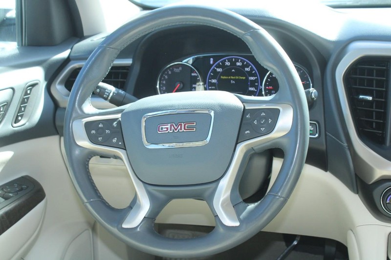 GMC Acadia Vehicle Image 14