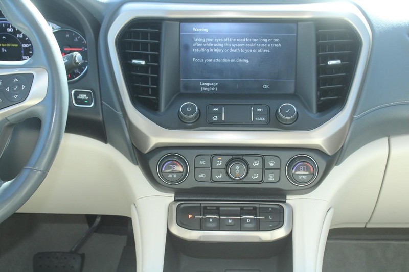 GMC Acadia Vehicle Image 15