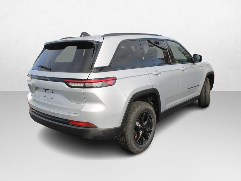 Jeep Grand Cherokee Vehicle Image 03