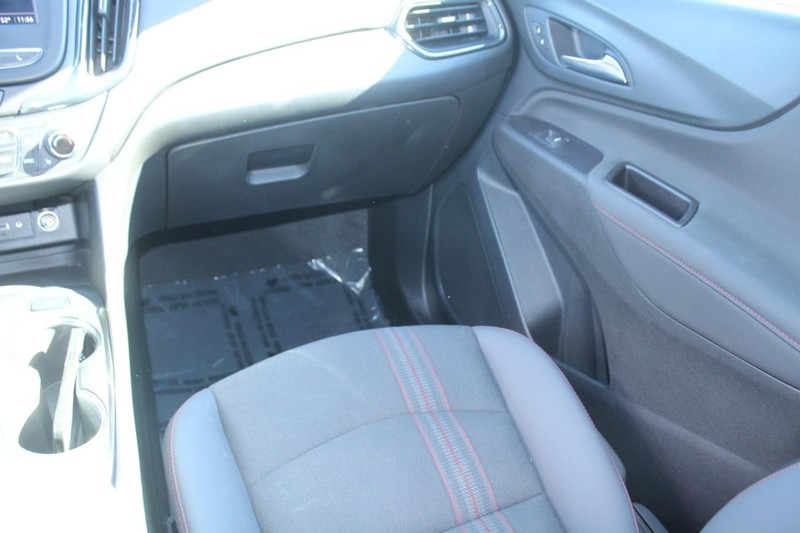 Chevrolet Equinox Vehicle Image 16