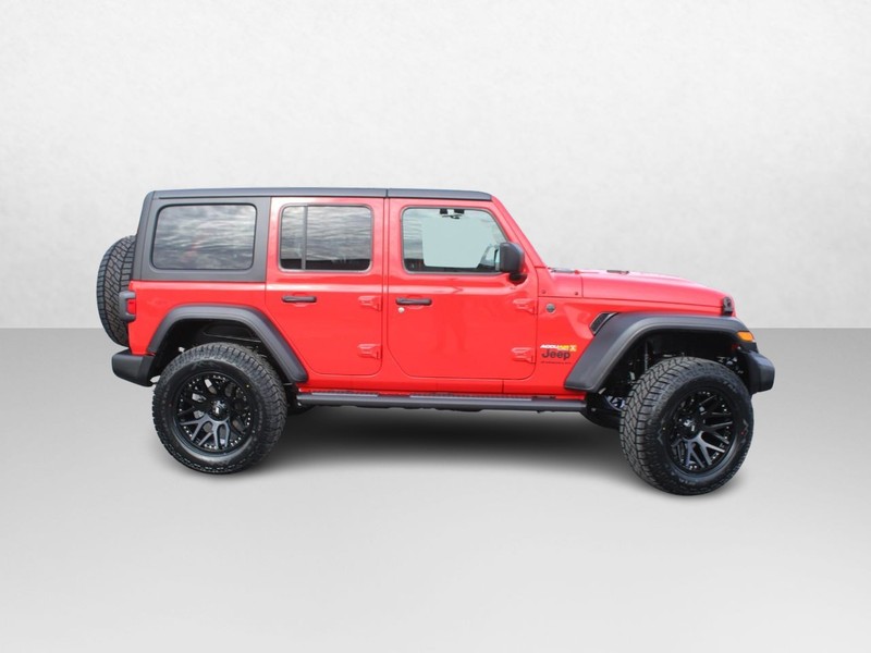 Jeep Wrangler Vehicle Image 02