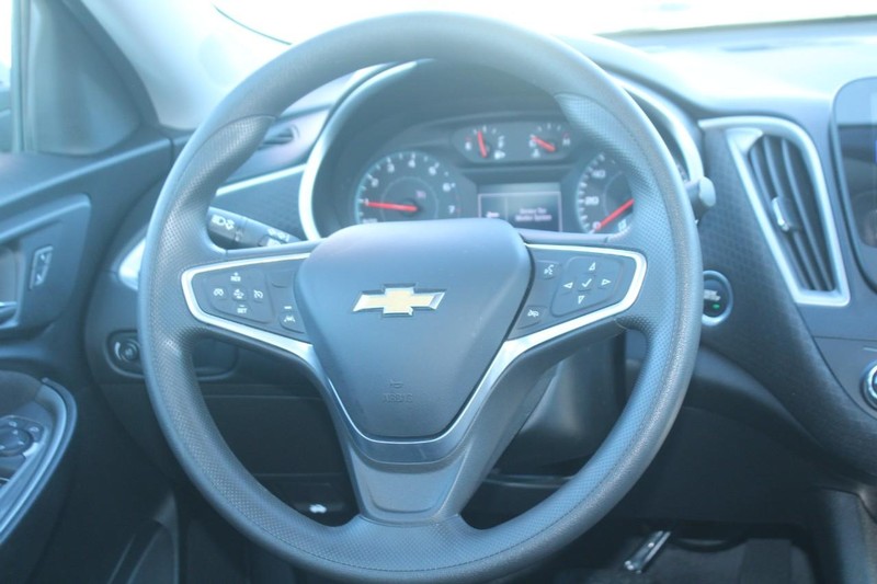 Chevrolet Malibu Vehicle Image 14