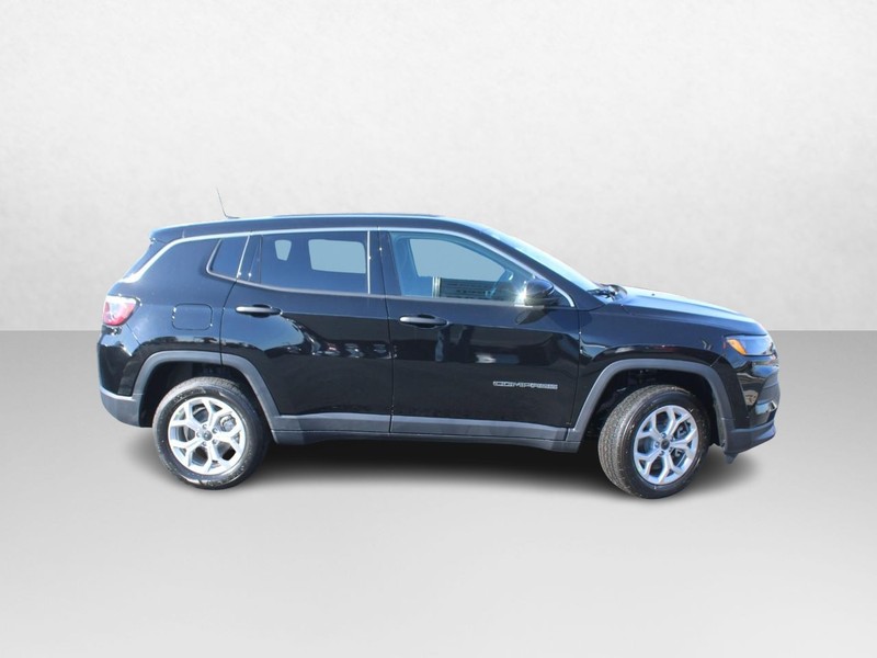 Jeep Compass Vehicle Image 02