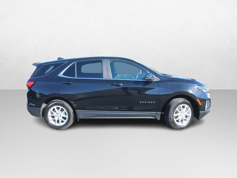 Chevrolet Equinox Vehicle Image 02