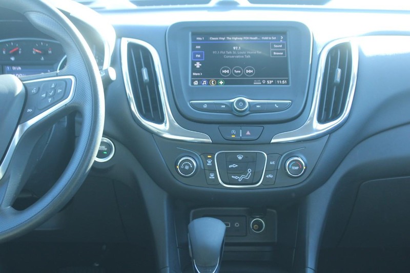 Chevrolet Equinox Vehicle Image 15