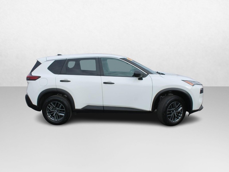 Nissan Rogue Vehicle Image 02