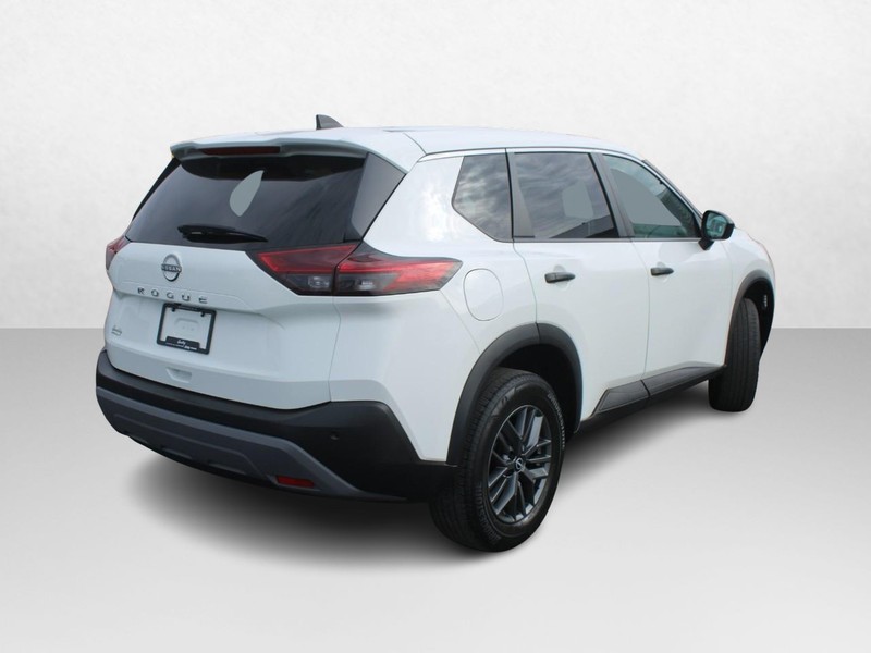 Nissan Rogue Vehicle Image 03