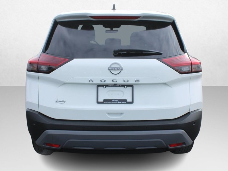 Nissan Rogue Vehicle Image 04