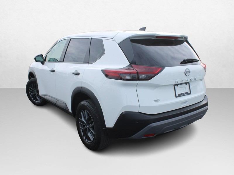 Nissan Rogue Vehicle Image 05