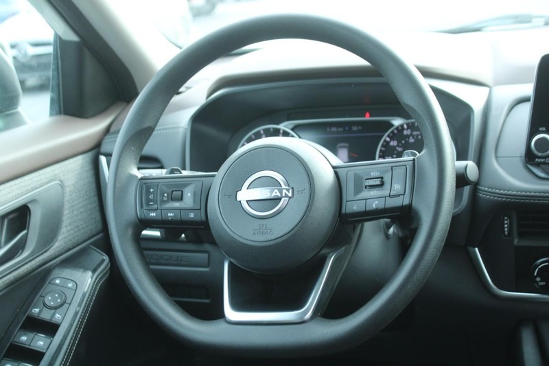 Nissan Rogue Vehicle Image 14