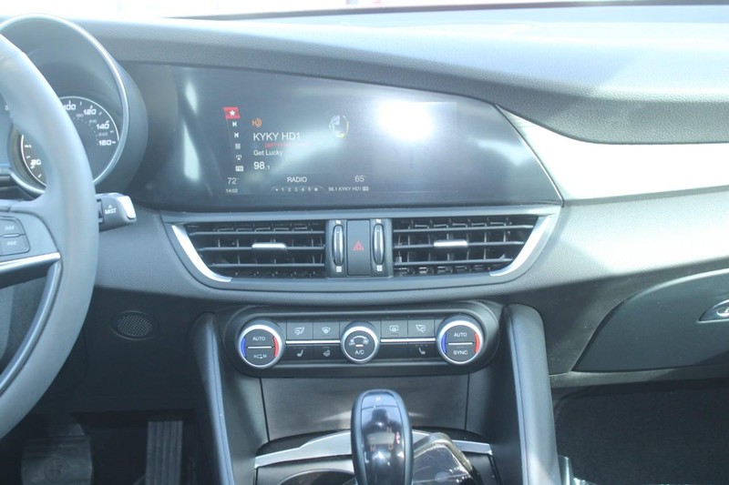 Alfa Romeo Giulia Vehicle Image 15