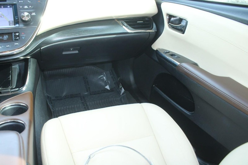 Toyota Avalon Vehicle Image 16