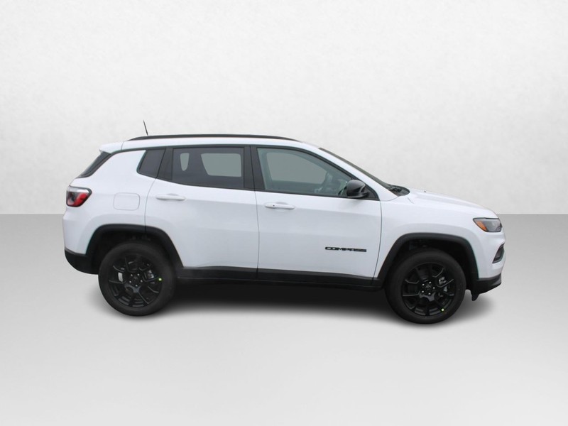 Jeep Compass Vehicle Image 02