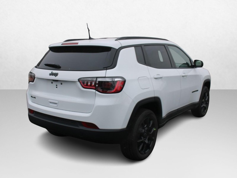 Jeep Compass Vehicle Image 03