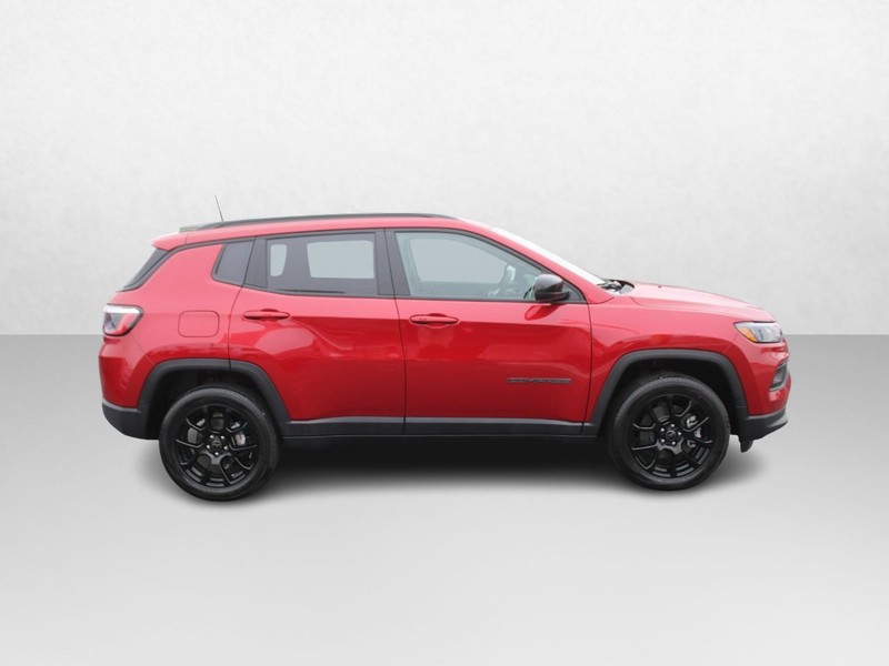 Jeep Compass Vehicle Image 02