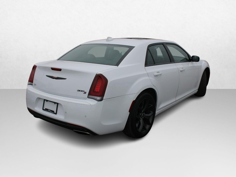 Chrysler 300 Vehicle Image 03